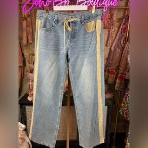 NWOT Eesome Woman’s Relaxed Blue and Tan Jeans
NWOT